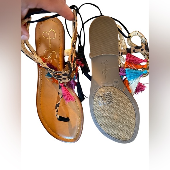 New 🏷️ Jessica Simpson Sexy Pom Sandals Flats - Picture 3 of 3